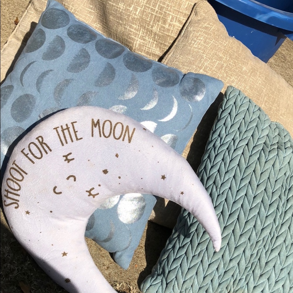 Accent/decorative pillows